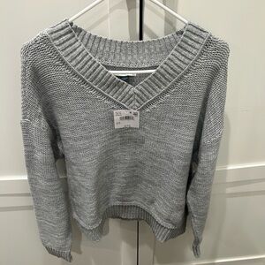 NWT AE Chunky Oversized V-Neck Sweater in Gray. Size XS